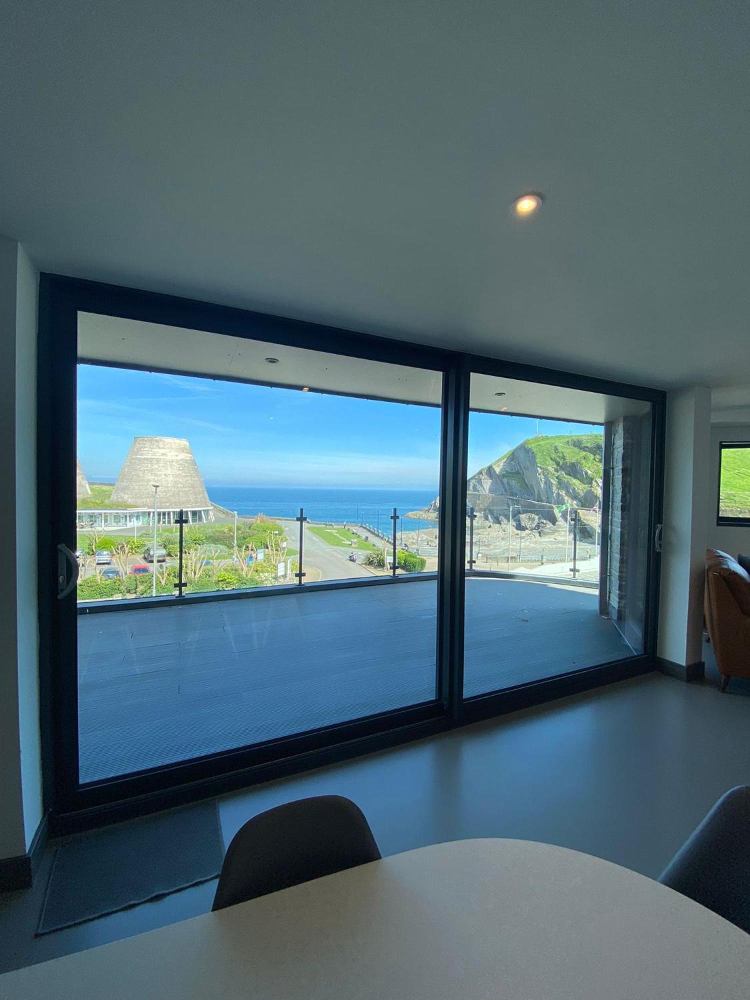3 The View Apartments Ilfracombe - Hot Tub, Parking, Lift, Ev Экстерьер фото